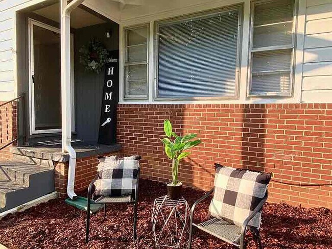 Building Photo - 143 Shenandoah Dr