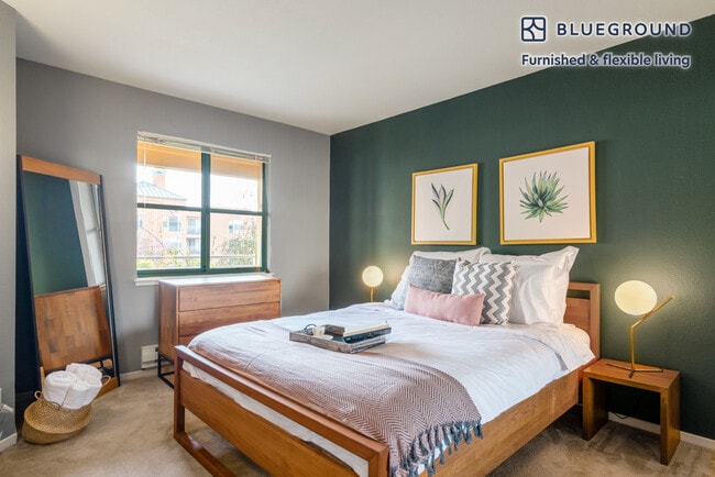 Building Photo - 3 Bayside Village Pl