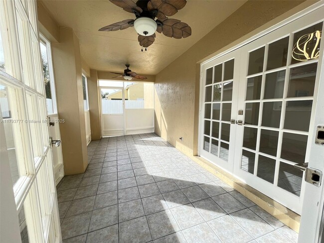 Building Photo - 211 E Riverbend Dr
