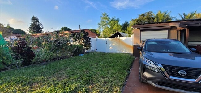 Building Photo - 6641 SW 26th St