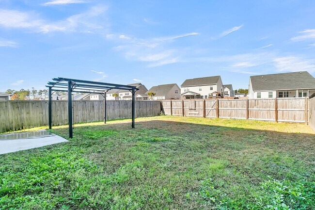 Building Photo - Meticulous 3 Bedroom Home in Lindera Prese...