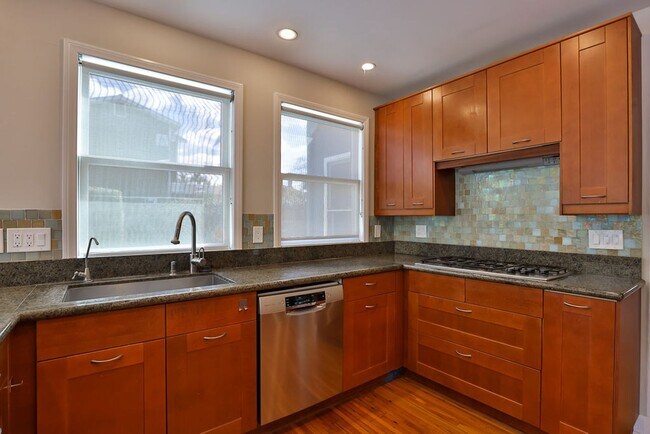 Building Photo - 1020 Madison Ave