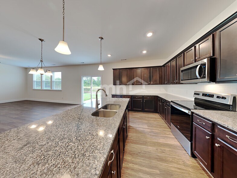 Building Photo - 3105 Esquire Dr