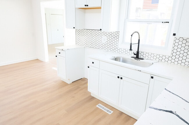 Building Photo - 1317 Fairview Ave