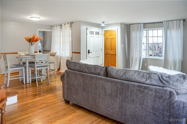 Building Photo - 193 Thistle Lea