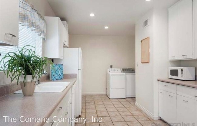 Building Photo - 5836 Baja Dr