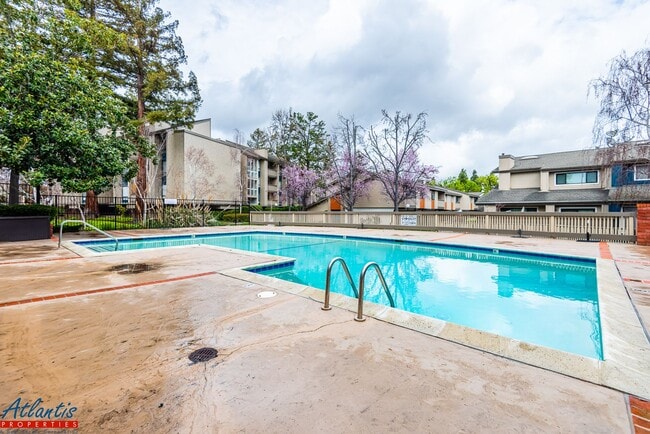 Building Photo - Old Mill Condo | Corner Unit | Desirable Location