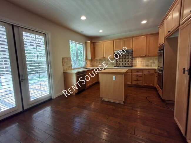 Building Photo - 24310 Las Palmas St
