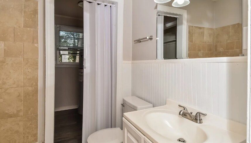 Building Photo - 2116 Roosevelt Dr