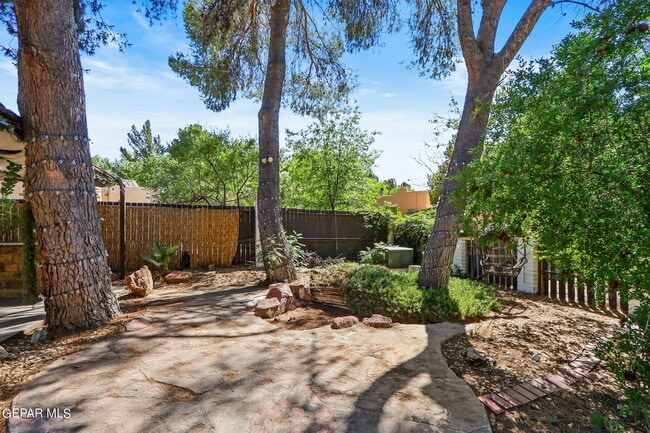 Building Photo - 5109 Memory Dr