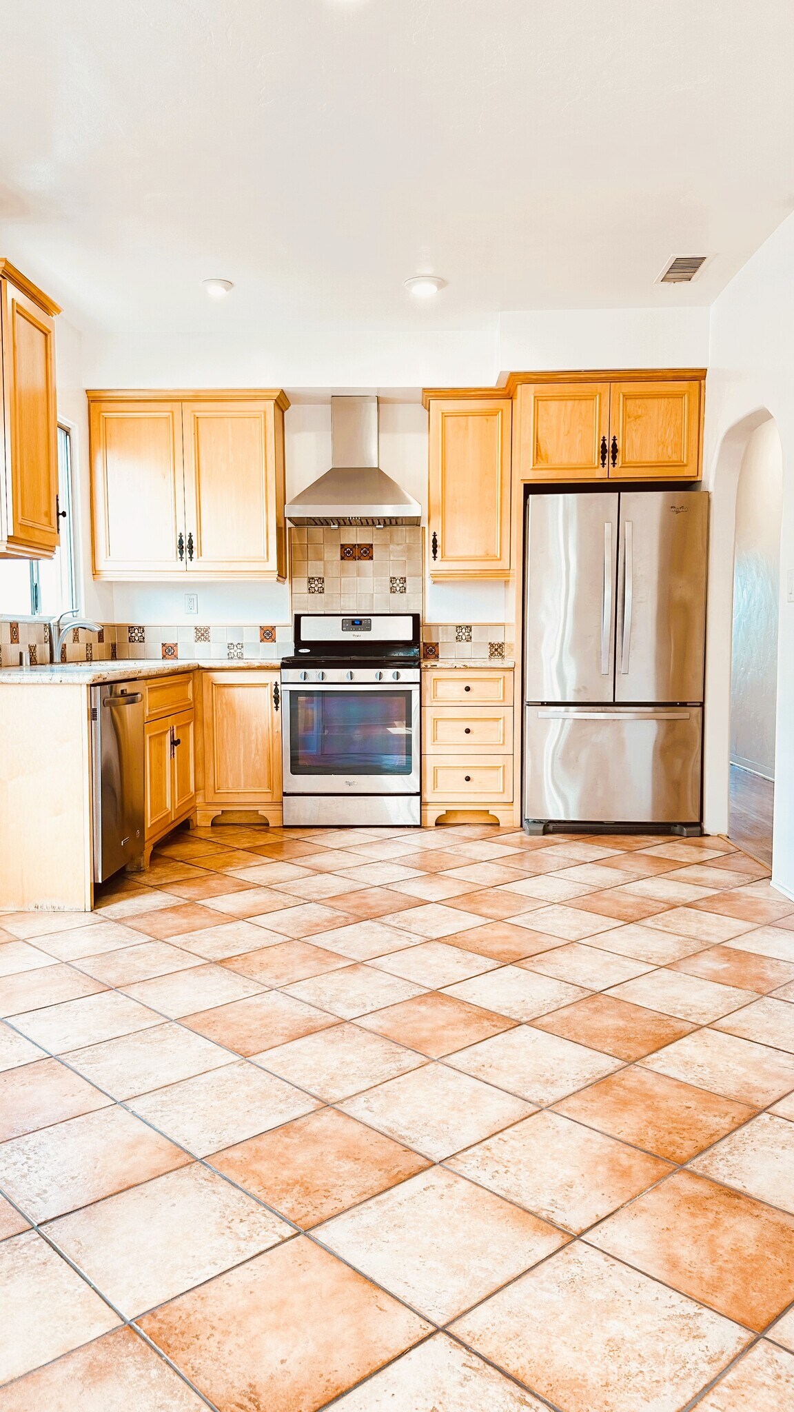 Building Photo - 1609 1/2 S Sierra Bonita Ave