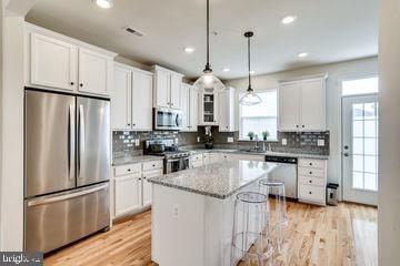 Building Photo - 612 Totten Pl NE