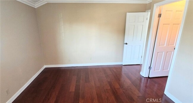 Building Photo - 1400 Post Rd