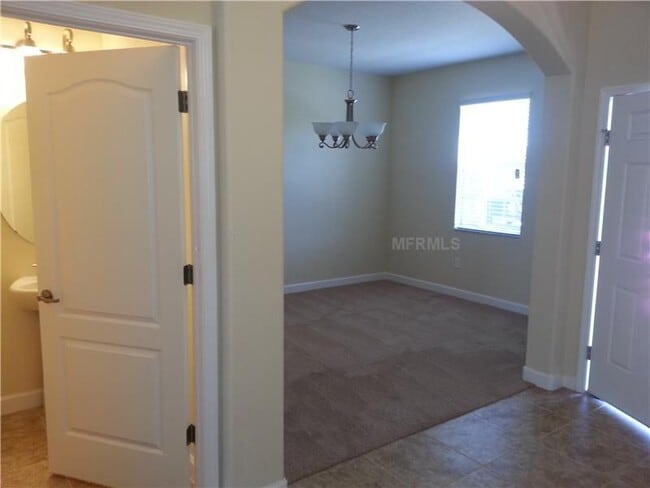 Building Photo - 3 Bedroom / 2.5 Bathroom Two Story Indepen...