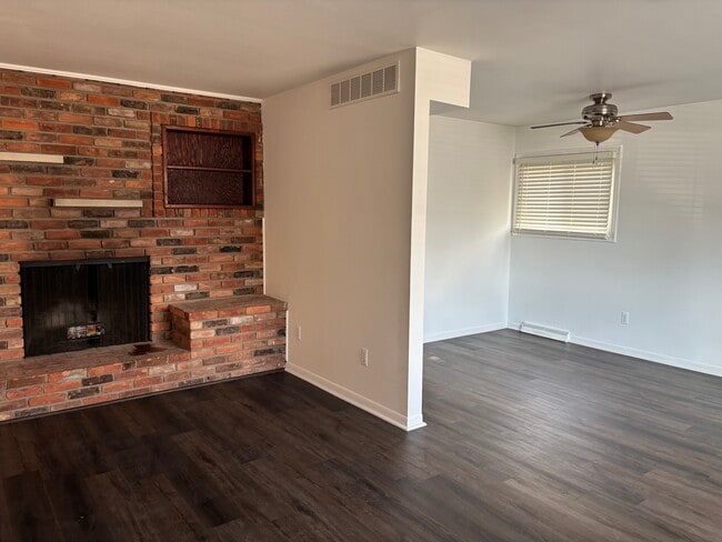 Building Photo - 620 Nahma Ave