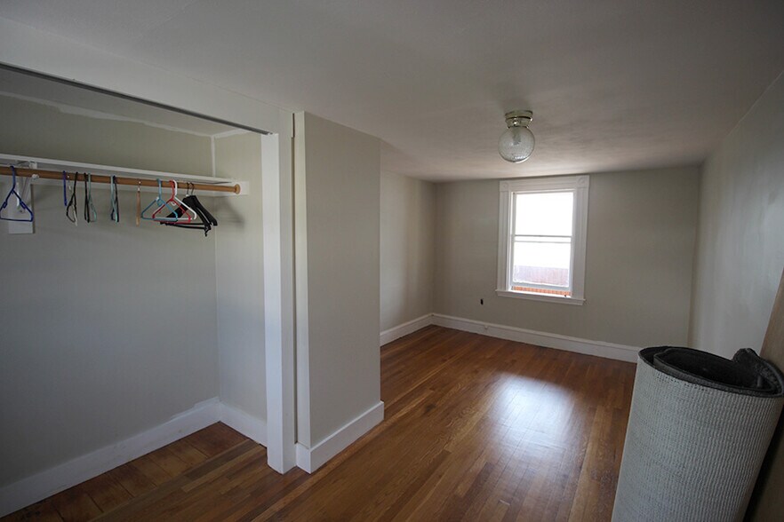 Building Photo - 276 Main St