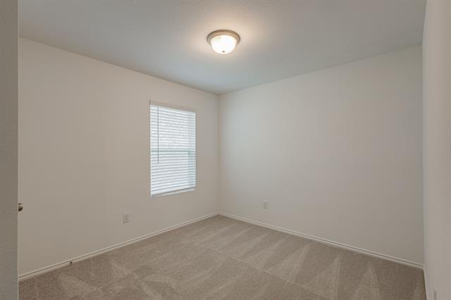 Building Photo - 486 Lake Erie Dr