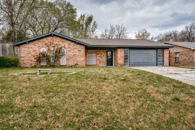 Building Photo - Easy Access To Major Highways!