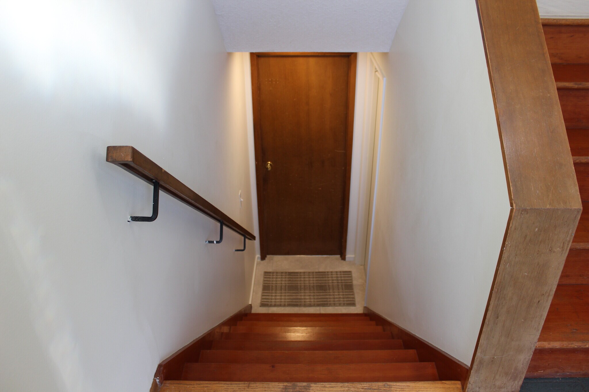 Building Photo - 9042 SW Monterey Pl