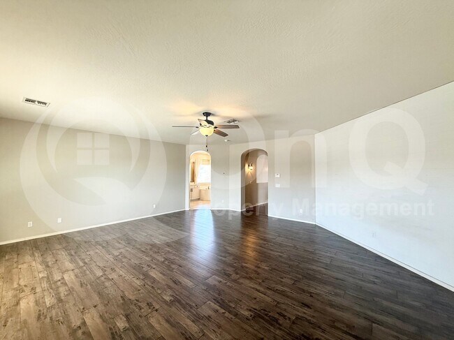 Building Photo - 12908 W Sierra Vista Dr