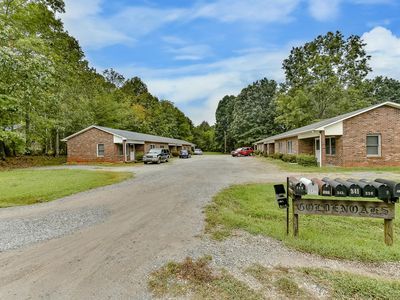 Building Photo - 345 Sunny Hill Dr