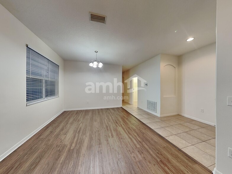 Building Photo - 11124 Creek Haven Dr