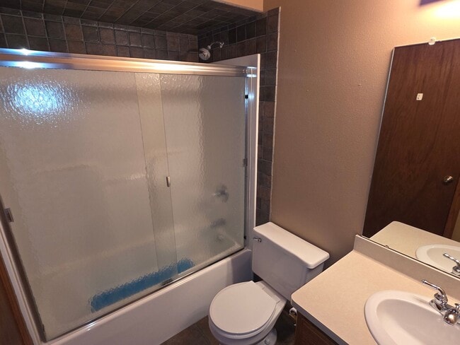Building Photo - 4 bedroom home in Pleasant Prairie