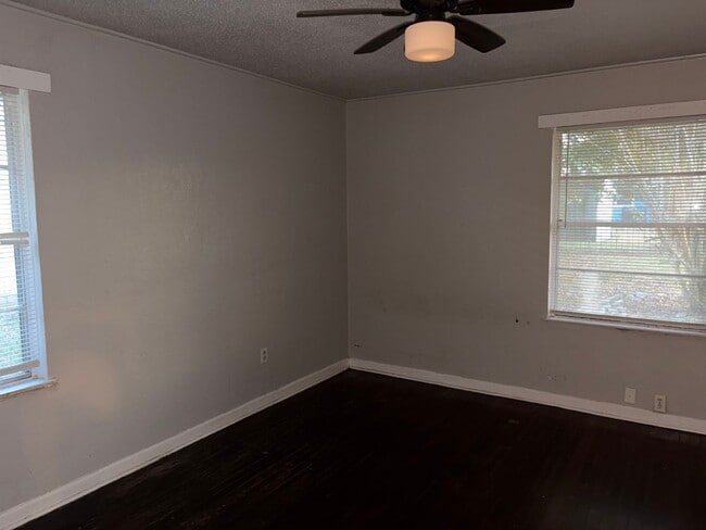 Building Photo - 5818 Glenhurst Dr