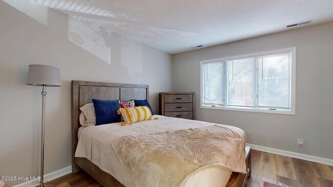 Building Photo - 704 Dover St