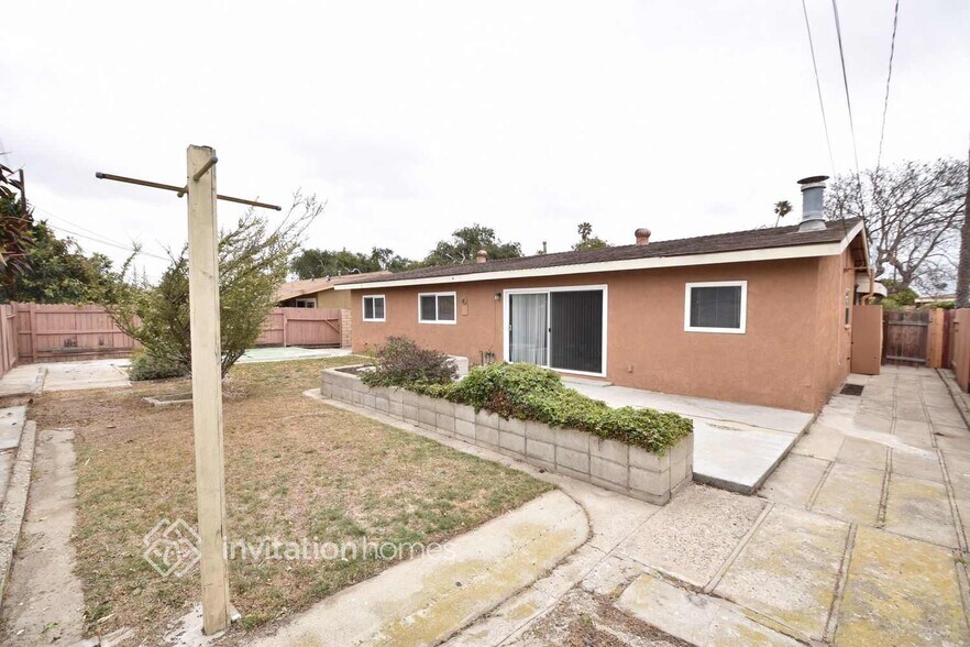 Building Photo - 1701 Claremont Dr