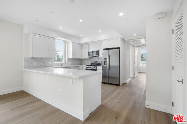 Building Photo - 11042 La Maida St