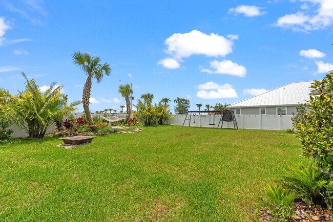 Building Photo - Luxury at its Finest, Private Lagoon!