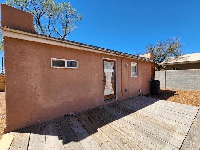 Building Photo - 212 Tesuque Dr