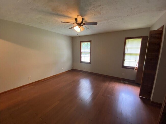 Building Photo - 207 Hood Rd NW