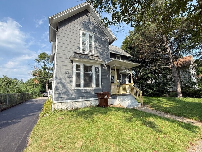 Building Photo - 306 N Elm Ave