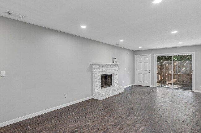 Building Photo - Spacious 3BR/2BA Ocala Home with Modern Finishes,Fireplace Floor-to-Ceiling Sliding Glass Doors &...