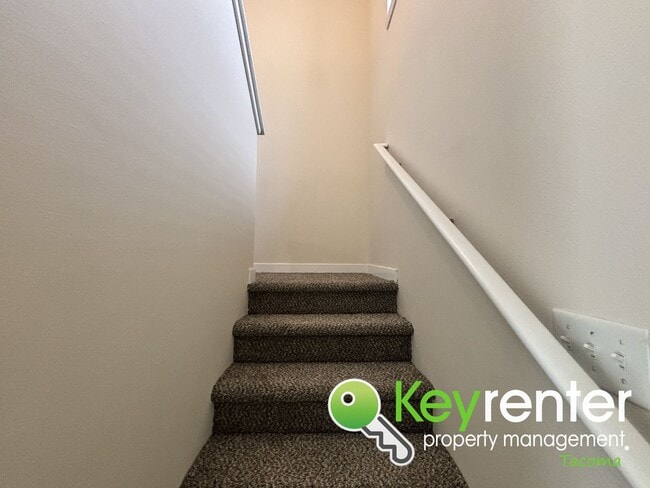 Building Photo - Spacious 3-Bedroom Home in Quiet Lakewood ...