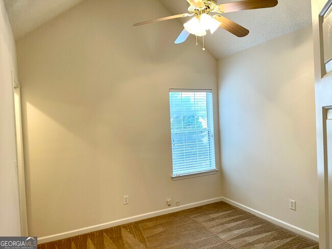 Building Photo - 490 Cherry Branch Ln