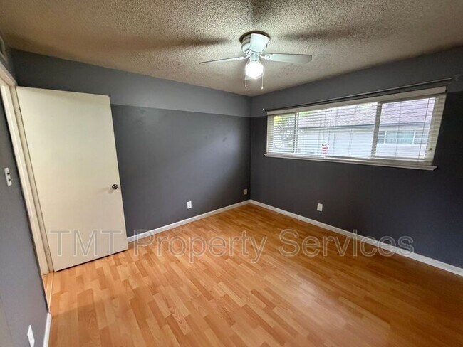 Building Photo - 8963 El Mirador Dr