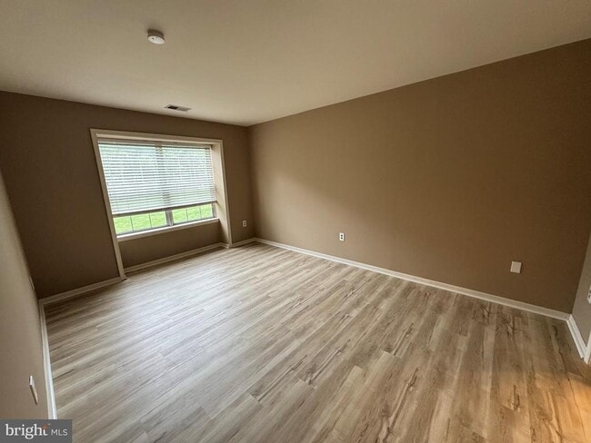 Building Photo - 906 Mews Dr