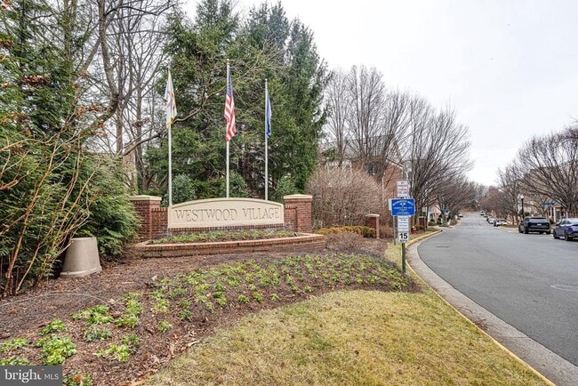 Building Photo - 8872 Ashgrove House Ln