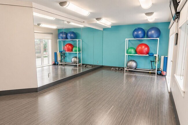 Building Photo - 1bd/1.5ba Seattle Condo