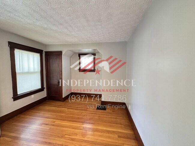 Building Photo - 2720 Dwight Ave