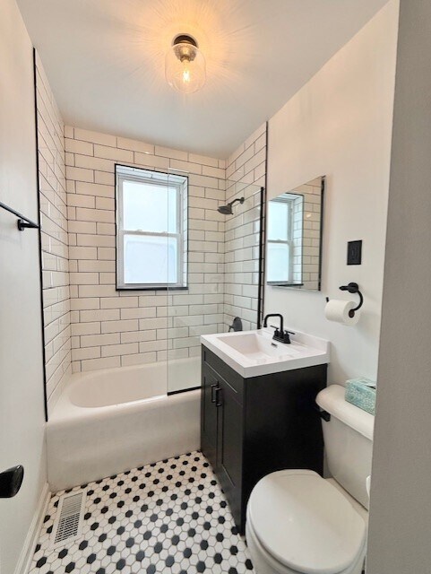 Building Photo - 3757 W Le Moyne St