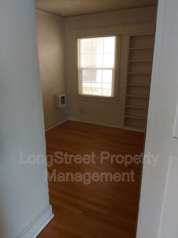 Building Photo - 205 NW Kings Blvd