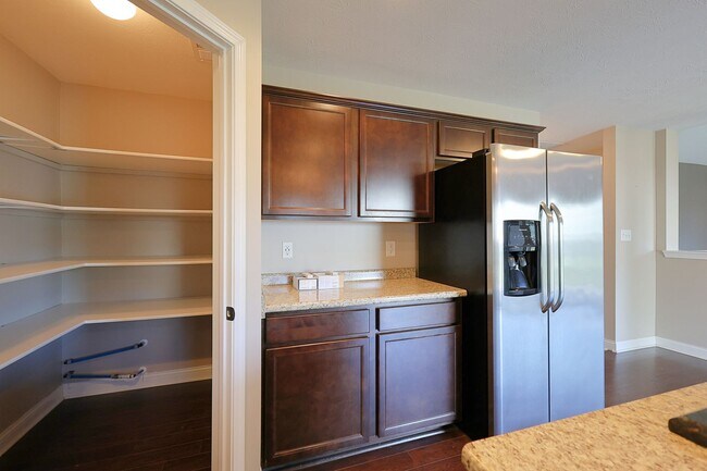 Building Photo - Beautiful 3 Bedroom House in Quiet Auburn ...