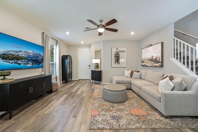 Building Photo - 9012 Golden Leaf Dr