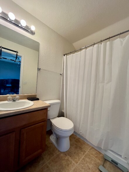 Building Photo - 15800 E 121st Ave