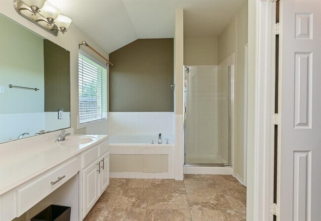 Building Photo - 7002 Bossut Dr