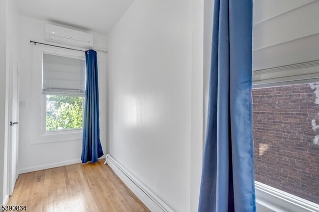 Building Photo - 13 2nd Ave